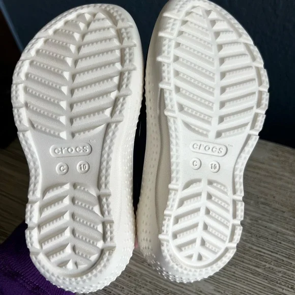 NEW!!! CROCS Kids Shoes in Black and White - Picture 6 of 6